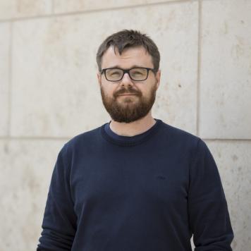 Dr. Maciej Adamiak